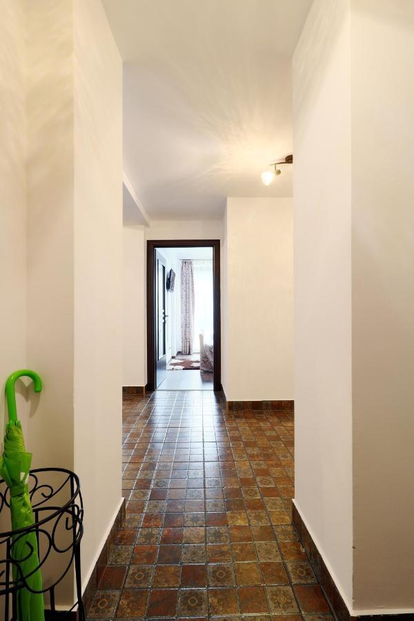 Sofia Apartment Синая Екстериор снимка